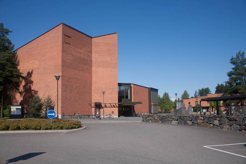 Edificio "Carelia" de la Universidad de Finlandia Oriental - por Anni Vartola