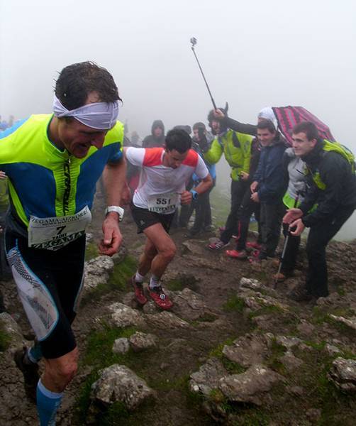 El ganador, Pivk, y Kilian Jornet. Inscrito a última hora, ha tenido problemas desde el kilómetro 30 y ha sido 23º. Foto: José Vicente Recio