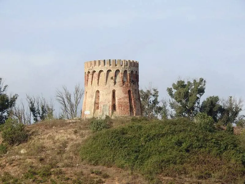 Una de las varias torres 'neomedievales'