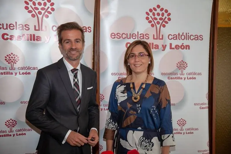 El secretario auton&oacute;mico de Escuelas Cat&oacute;licas Castilla y Le&oacute;n, Leandro Rold&aacute;n Maza, junto a Isabel Ania Velasco, representante de la delegaci&oacute;n de Soria de la patronal