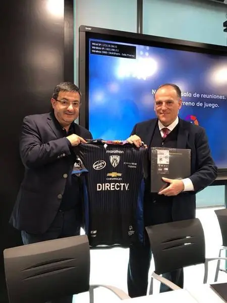 Santiago Morales junto a Tebas