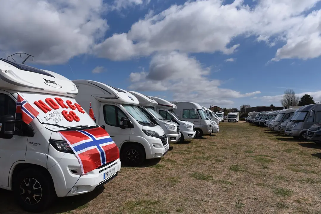 Enamorados de Noruega en Almaz&aacute;n, encuentro de autocaravanas (3)