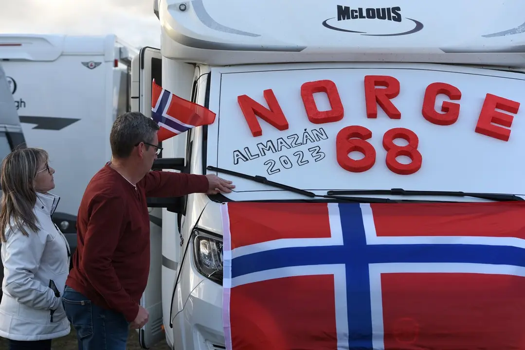 Enamorados de Noruega en Almaz&aacute;n, encuentro de autocaravanas (5)