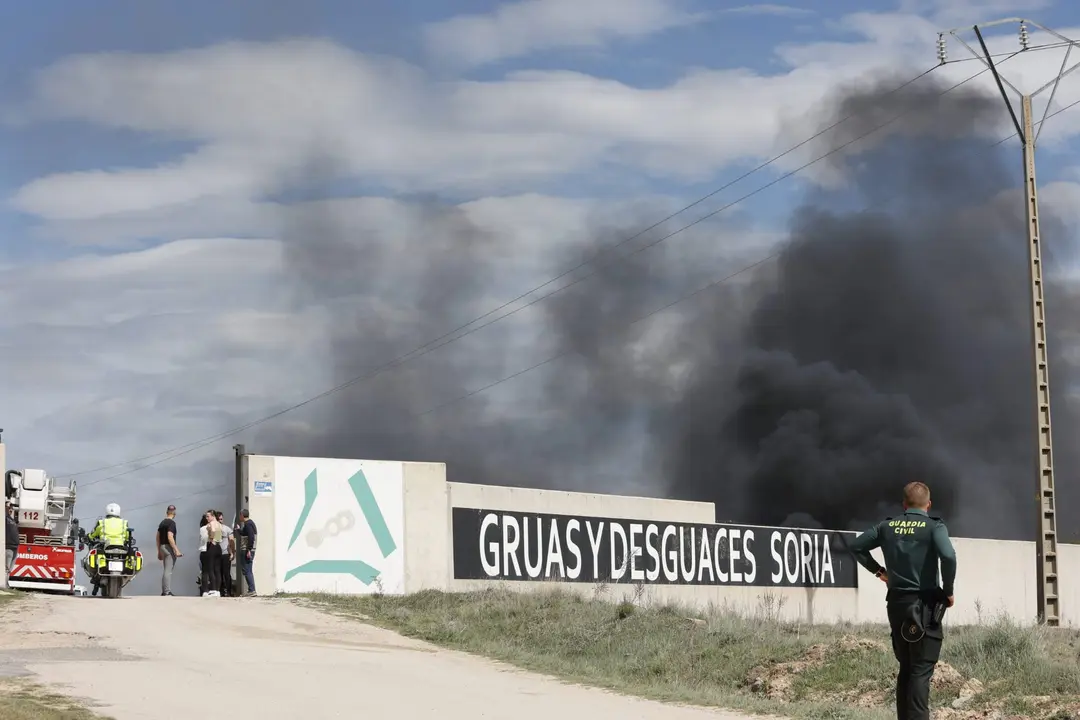 Incendio en el desguace de Carbonera 9. Foto de Concha Ortega