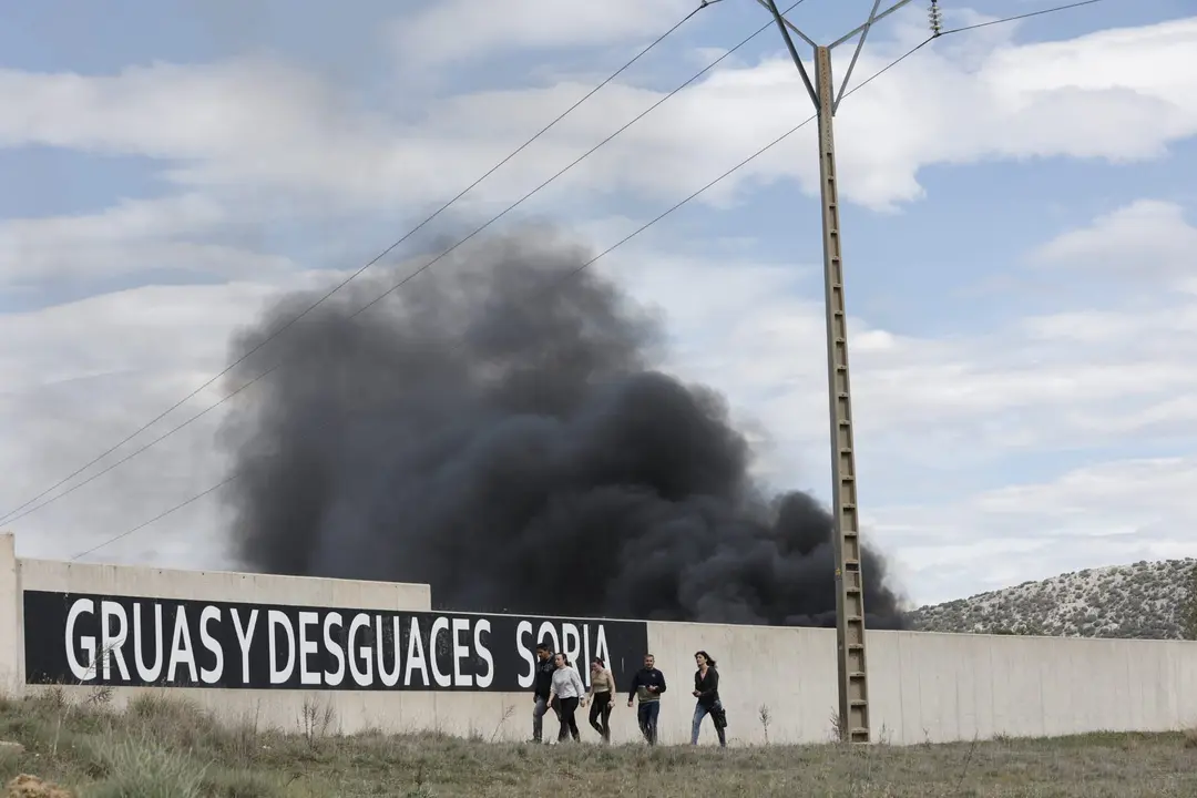 Incendio en el desguace de Carbonera 7