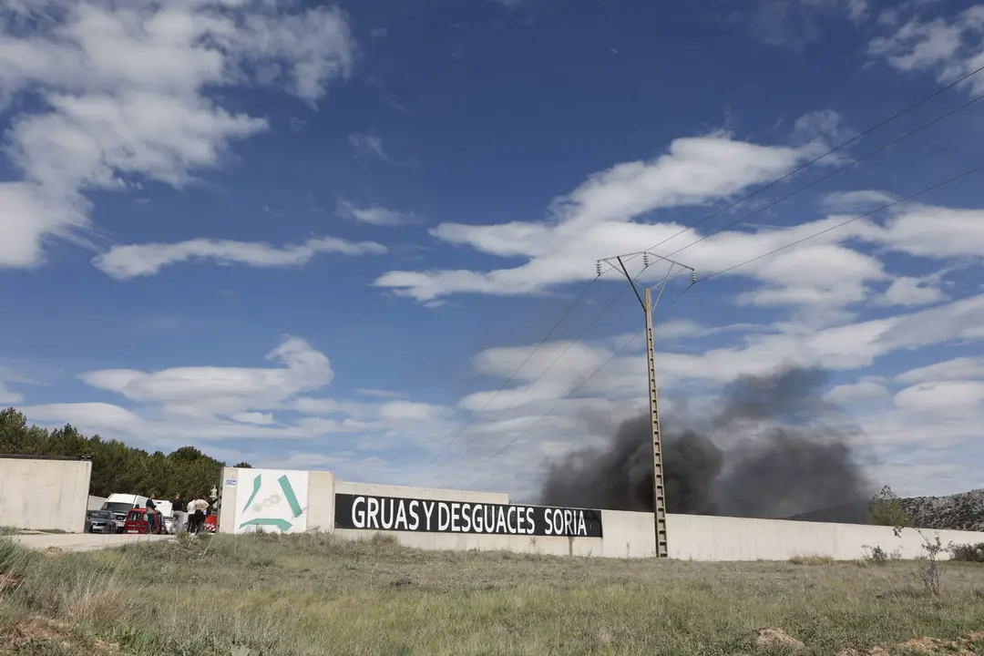 Incendio en el desguace de Carbonera 4