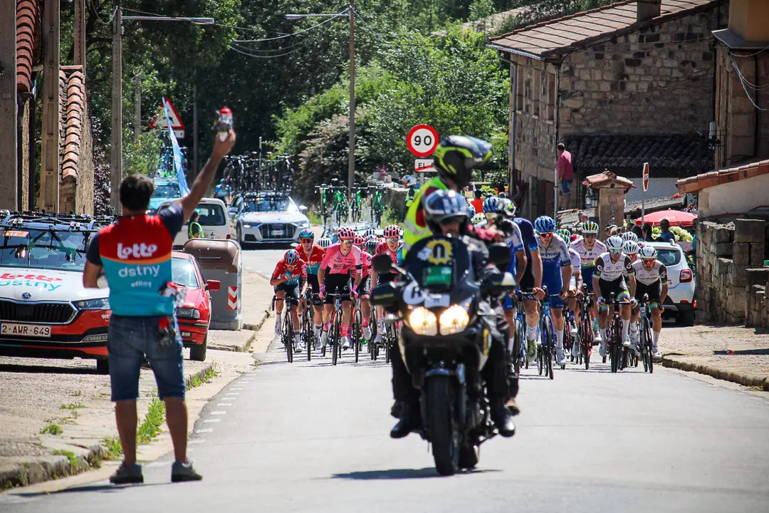 Paso por El Royo Vuelta Ciclista CyL-4