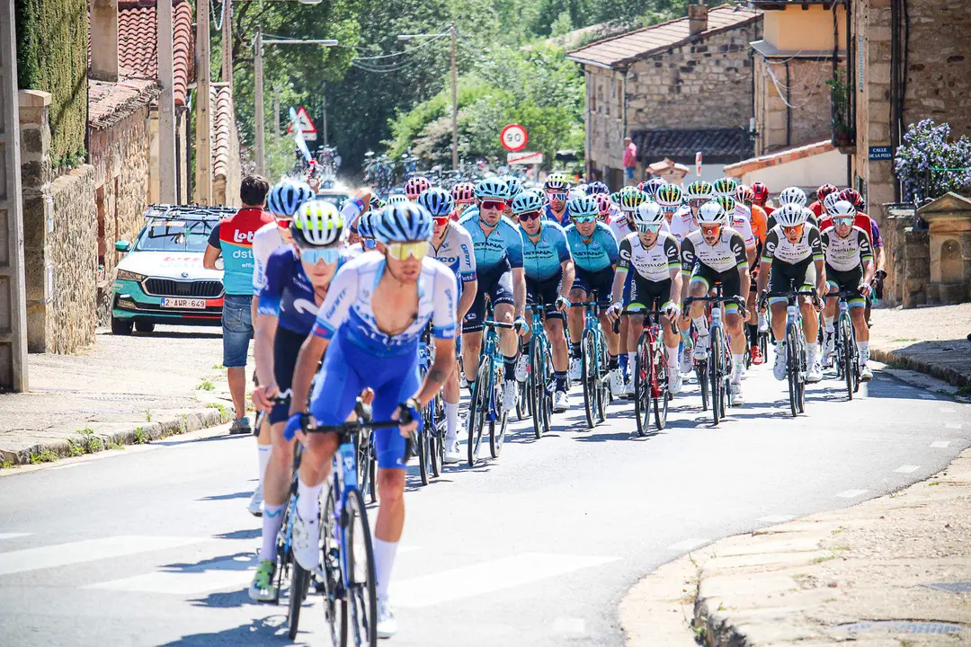 Paso por El Royo Vuelta Ciclista CyL-8