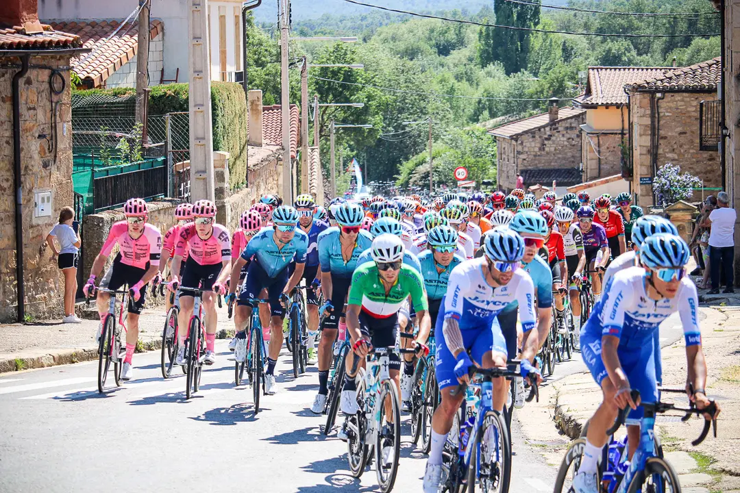 Paso por El Royo Vuelta Ciclista CyL-11