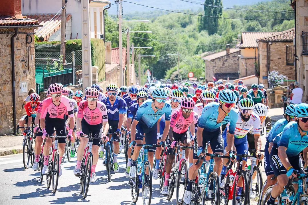 Paso por El Royo Vuelta Ciclista CyL-12