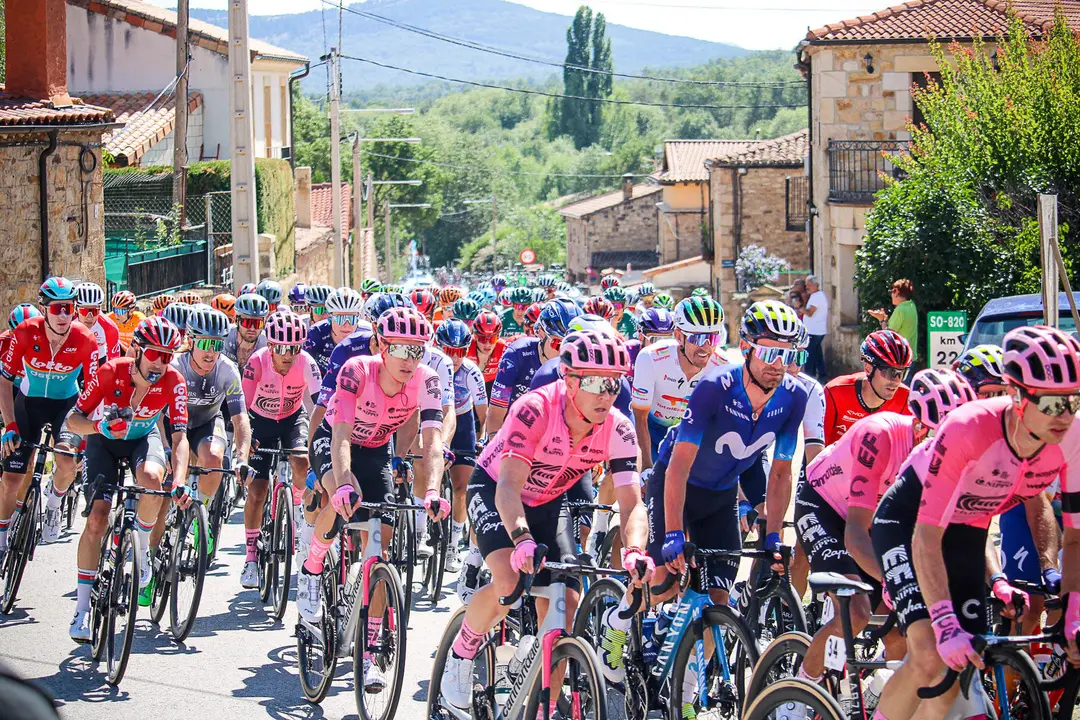 Paso por El Royo Vuelta Ciclista CyL-13