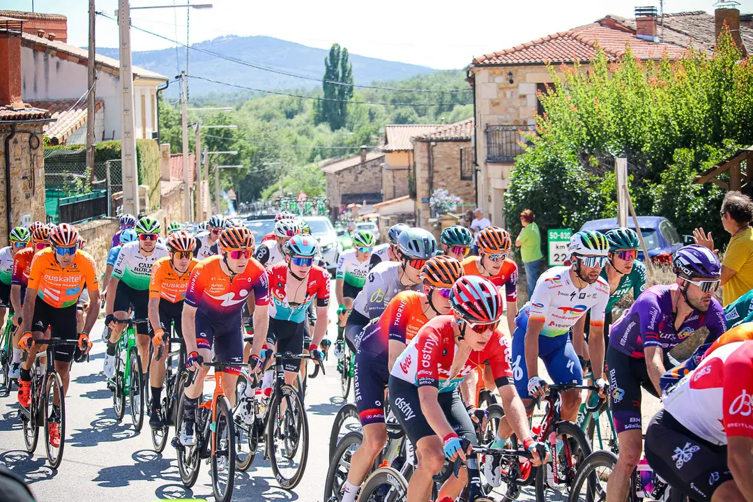 Paso por El Royo Vuelta Ciclista CyL-15
