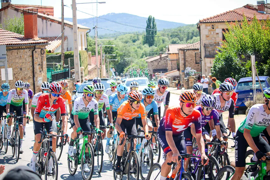 Paso por El Royo Vuelta Ciclista CyL-16
