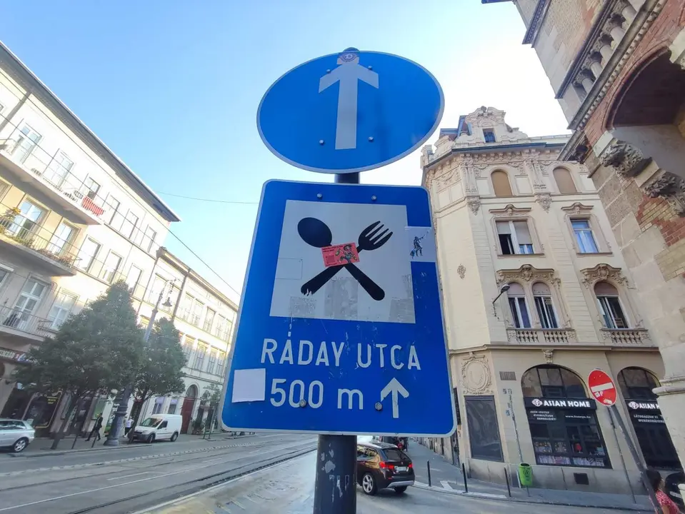D&iacute;a 22. La calle Raday, donde hemos comido o cenado tantas veces estos d&iacute;as