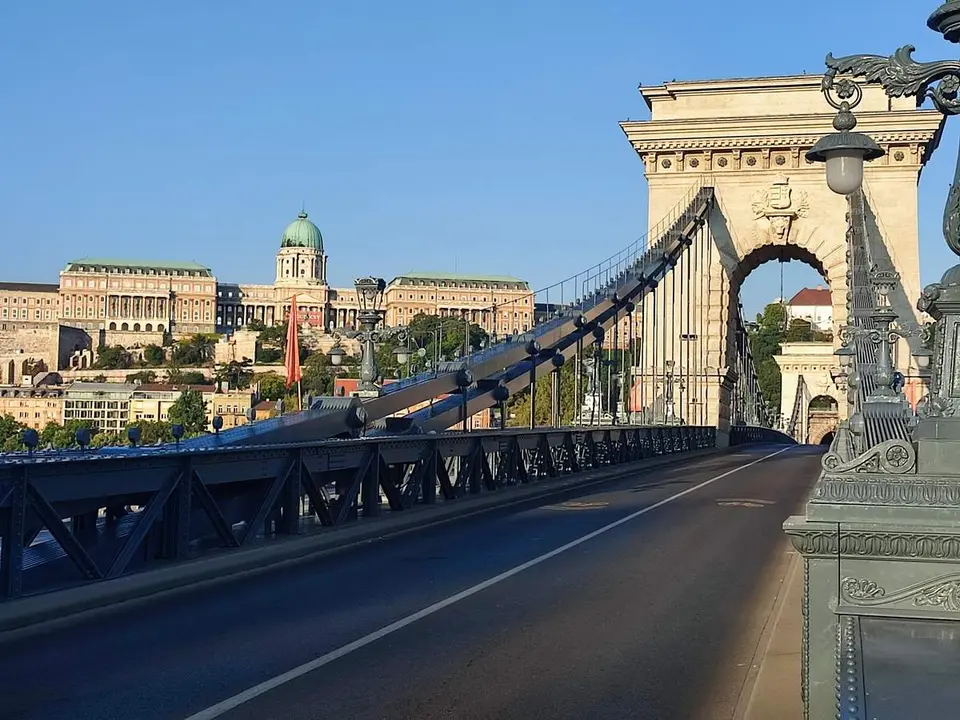 D&iacute;a 24 (4). Puente de las Cadenas y Castillo de Buda