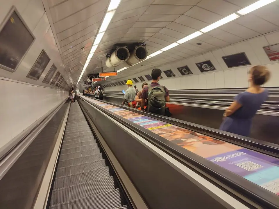 D&iacute;a 24 (12). Miles de escaleras en el Metro