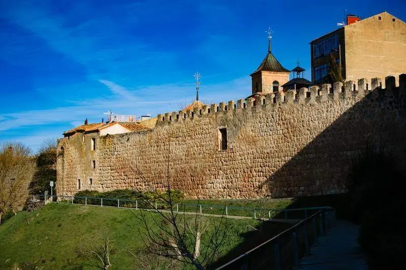 Muralla de Almaz&aacute;n