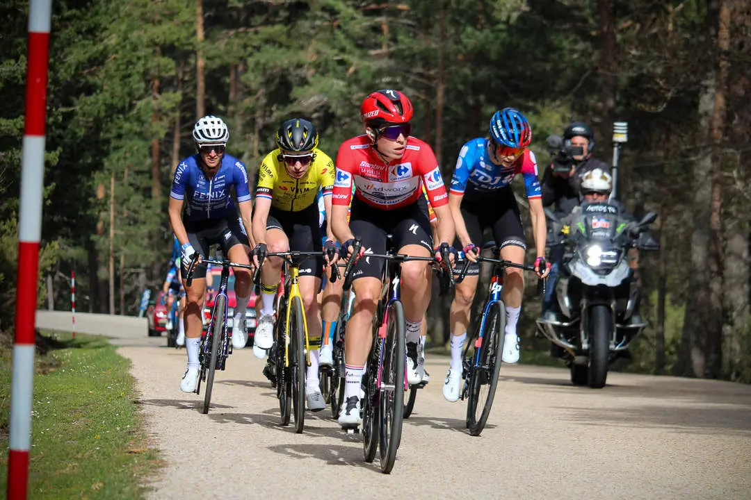 Vuelta Ciclista a Espa&ntilde;a femenina a 1 km de meta y podios