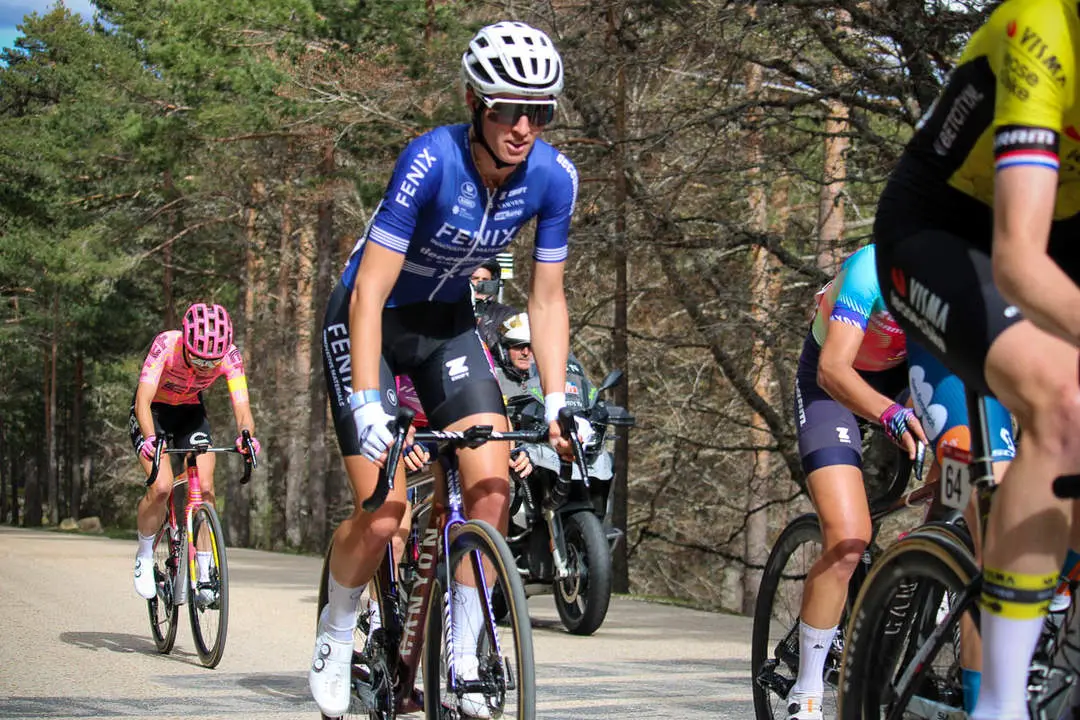 Vuelta Ciclista a Espa&ntilde;a femenina a 1 km de meta y podios-4