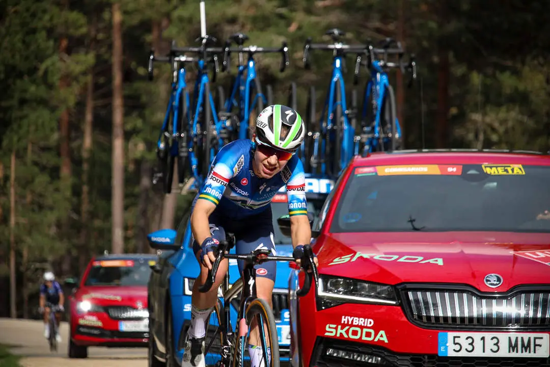 Vuelta Ciclista a Espa&ntilde;a femenina a 1 km de meta y podios-6