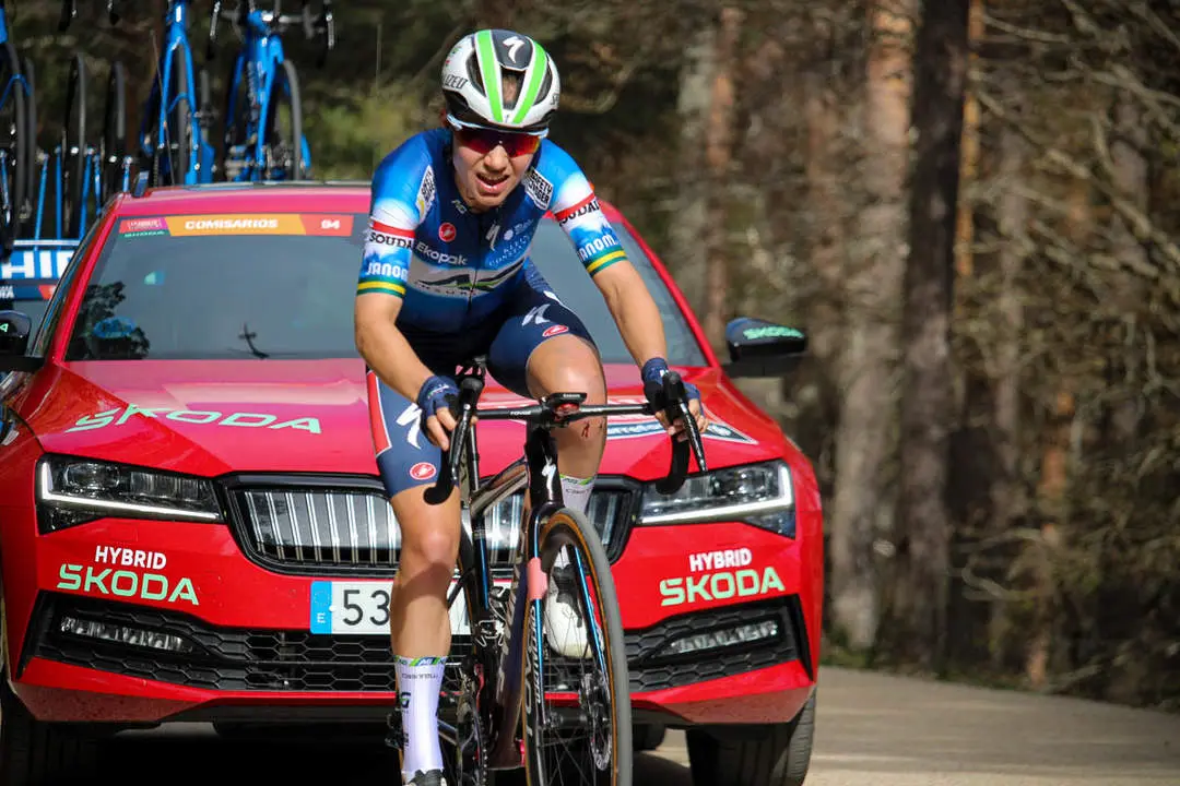 Vuelta Ciclista a Espa&ntilde;a femenina a 1 km de meta y podios-7