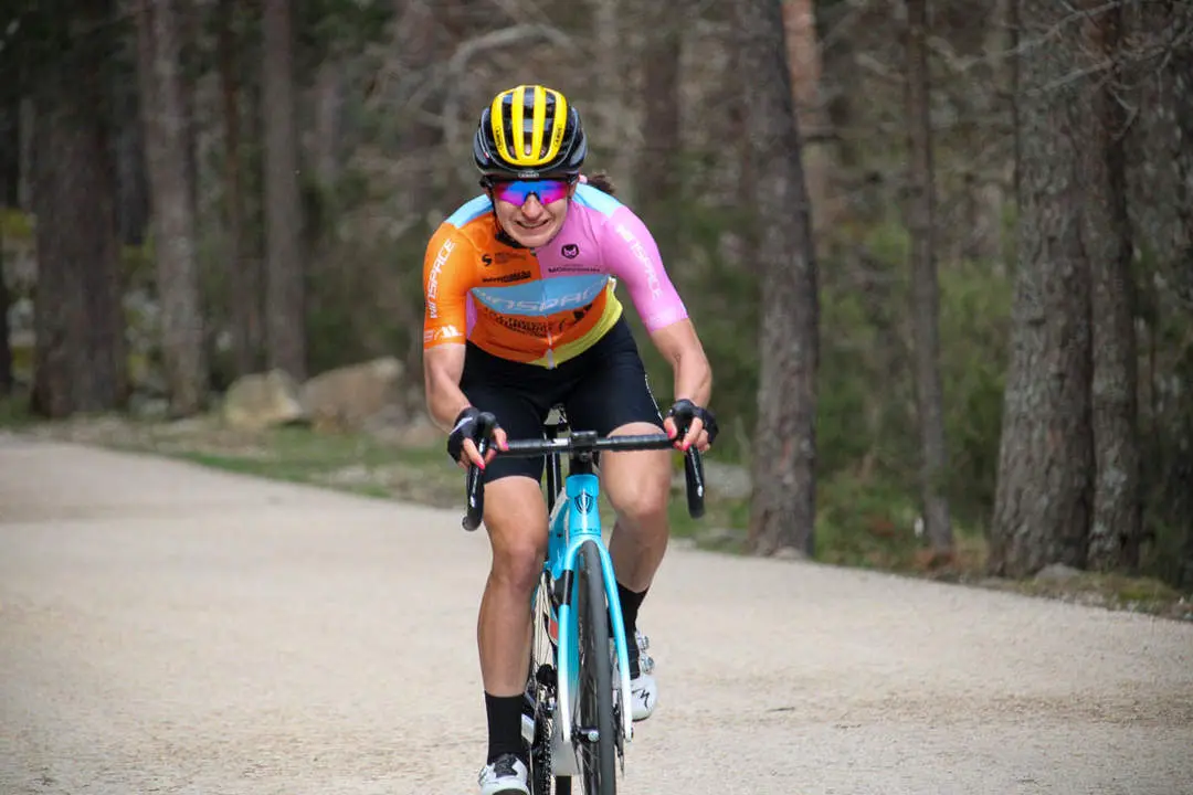 Vuelta Ciclista a Espa&ntilde;a femenina a 1 km de meta y podios-12