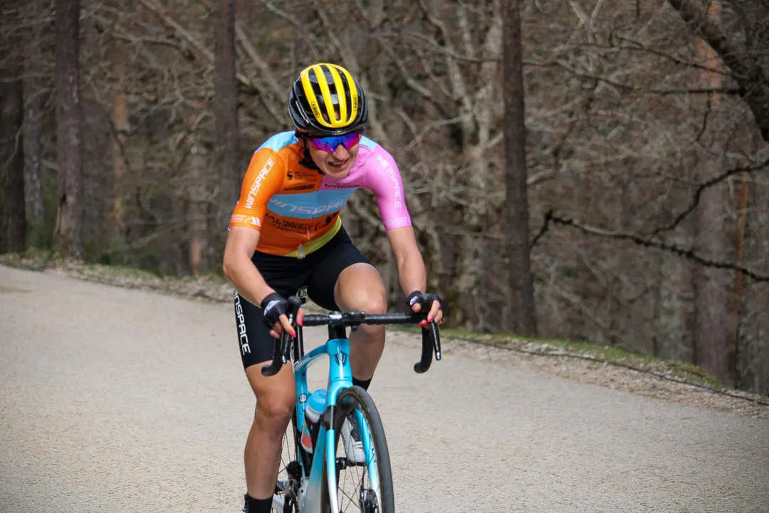 Vuelta Ciclista a Espa&ntilde;a femenina a 1 km de meta y podios-13