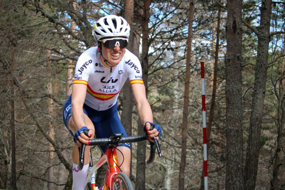 Vuelta Ciclista a Espa&ntilde;a femenina a 1 km de meta y podios-16