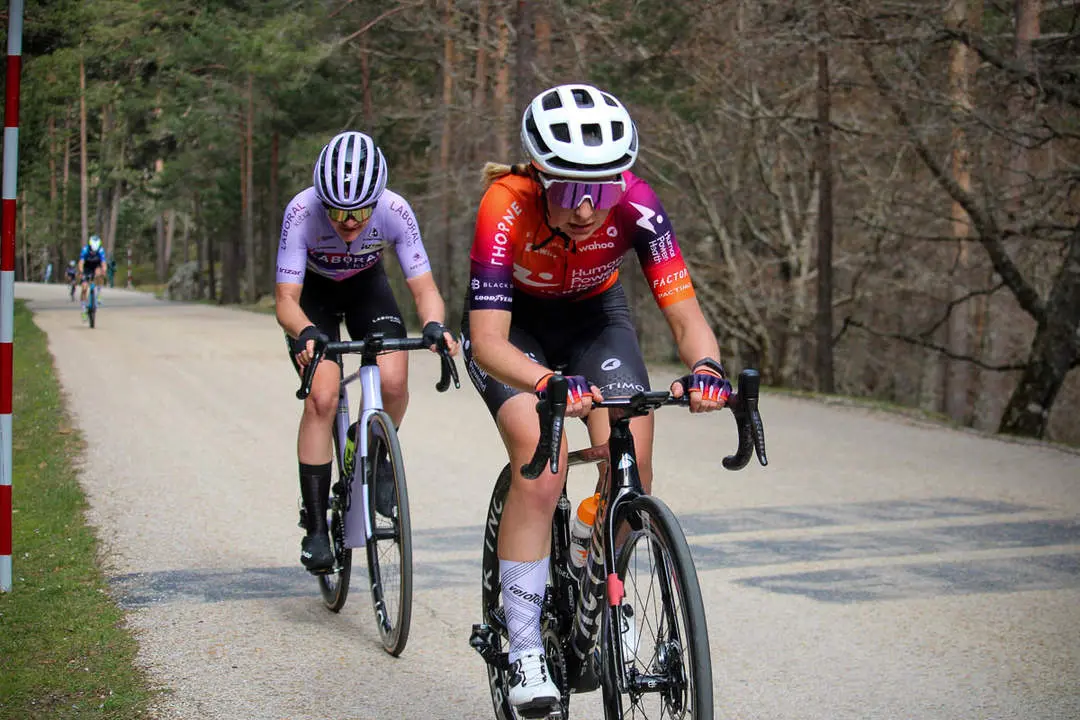 Vuelta Ciclista a Espa&ntilde;a femenina a 1 km de meta y podios-19