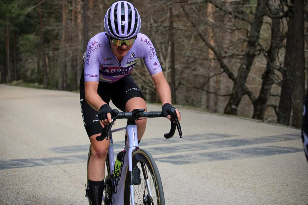 Vuelta Ciclista a Espa&ntilde;a femenina a 1 km de meta y podios-20