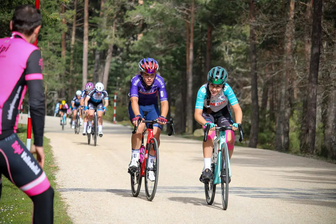 Vuelta Ciclista a Espa&ntilde;a femenina a 1 km de meta y podios-28