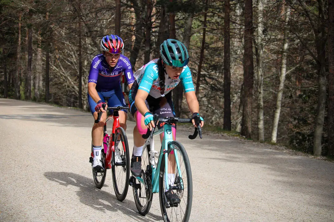 Vuelta Ciclista a Espa&ntilde;a femenina a 1 km de meta y podios-30