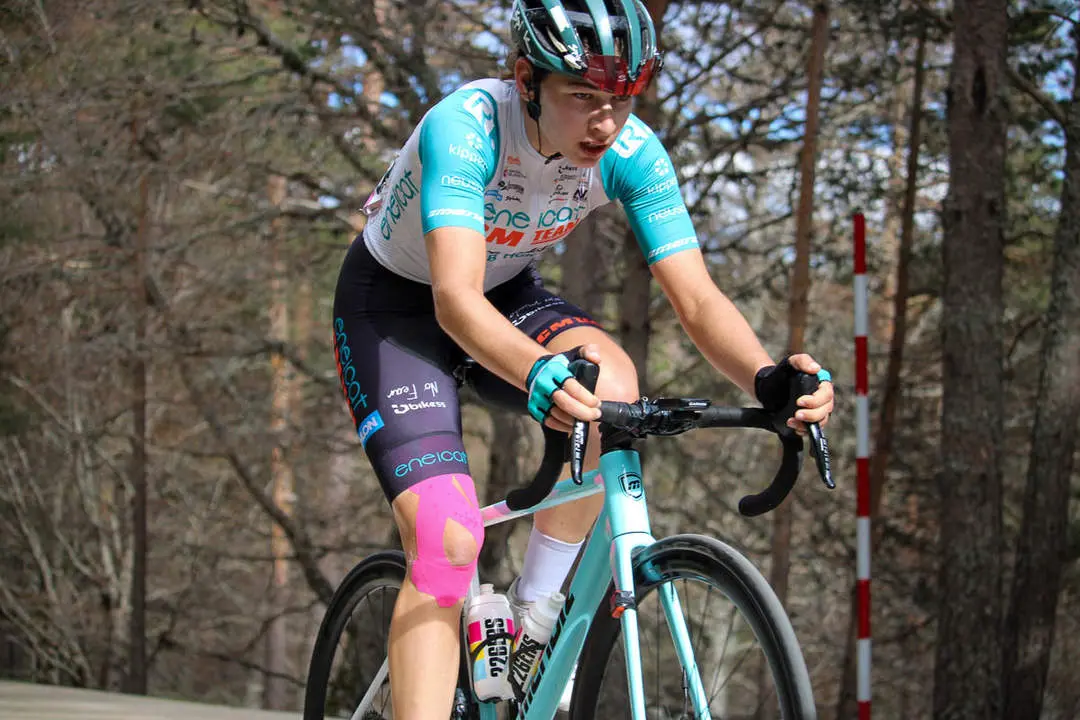 Vuelta Ciclista a Espa&ntilde;a femenina a 1 km de meta y podios-40