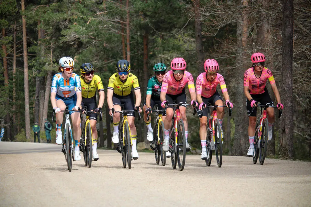 Vuelta Ciclista a Espa&ntilde;a femenina a 1 km de meta y podios-42