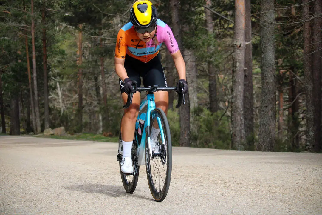 Vuelta Ciclista a Espa&ntilde;a femenina a 1 km de meta y podios-43
