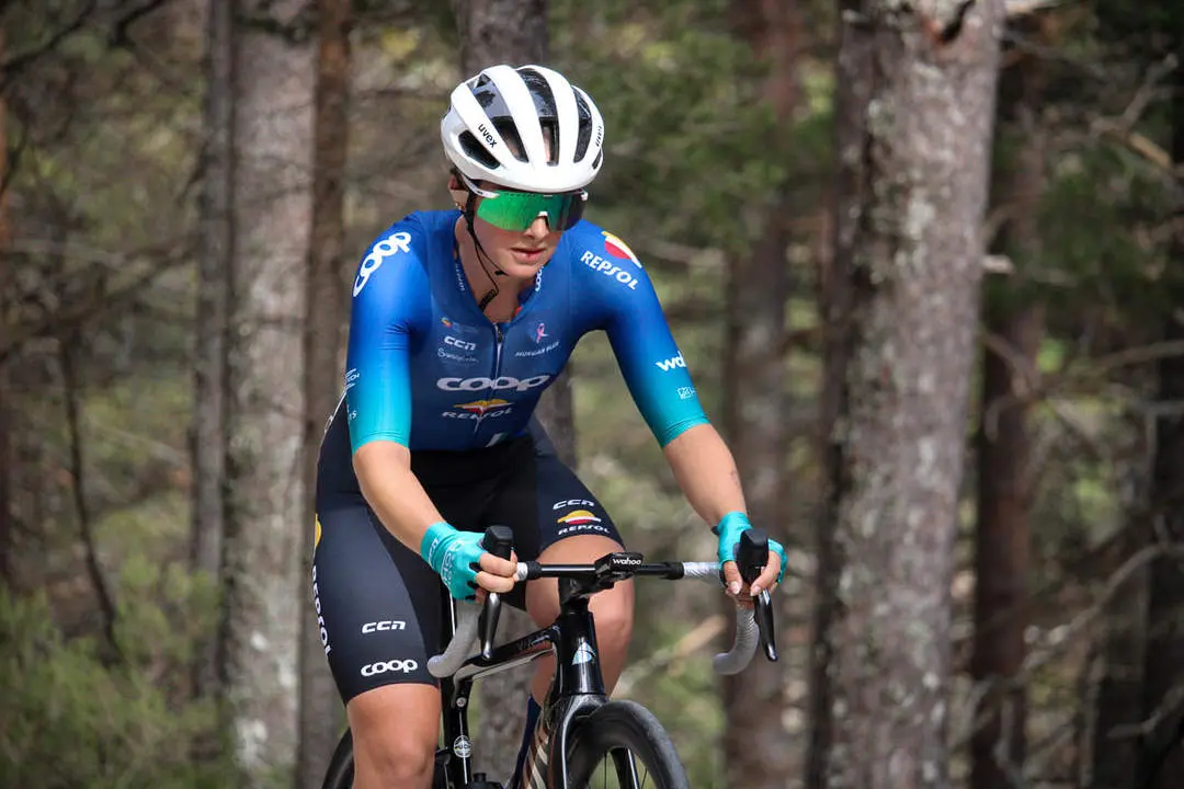 Vuelta Ciclista a Espa&ntilde;a femenina a 1 km de meta y podios-45