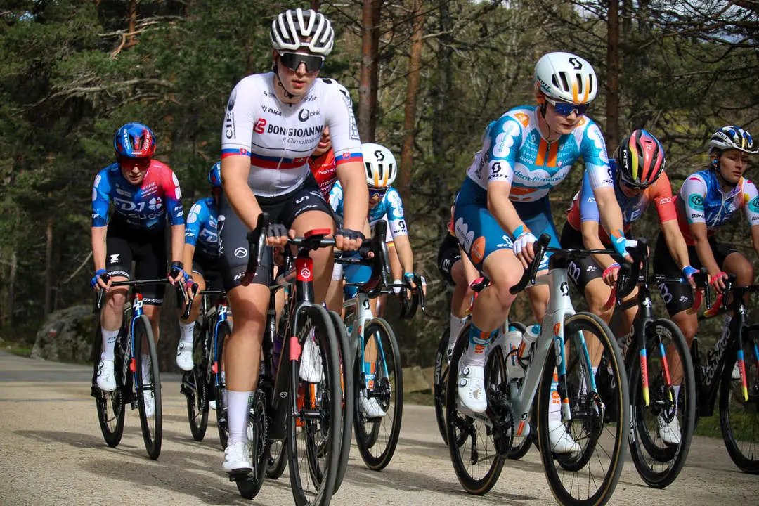Vuelta Ciclista a Espa&ntilde;a femenina a 1 km de meta y podios-47