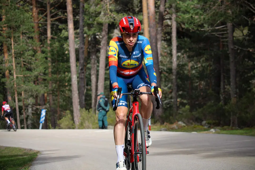 Vuelta Ciclista a Espa&ntilde;a femenina a 1 km de meta y podios-51