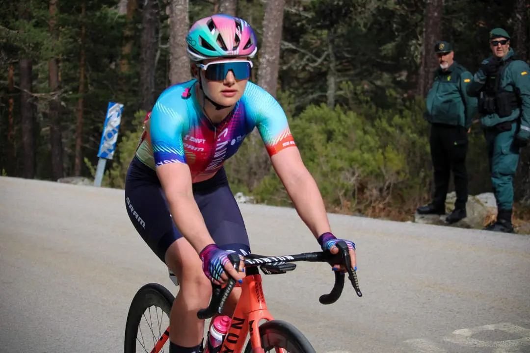 Vuelta Ciclista a Espa&ntilde;a femenina a 1 km de meta y podios-57