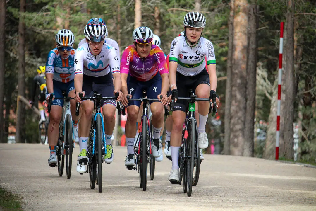 Vuelta Ciclista a Espa&ntilde;a femenina a 1 km de meta y podios-59