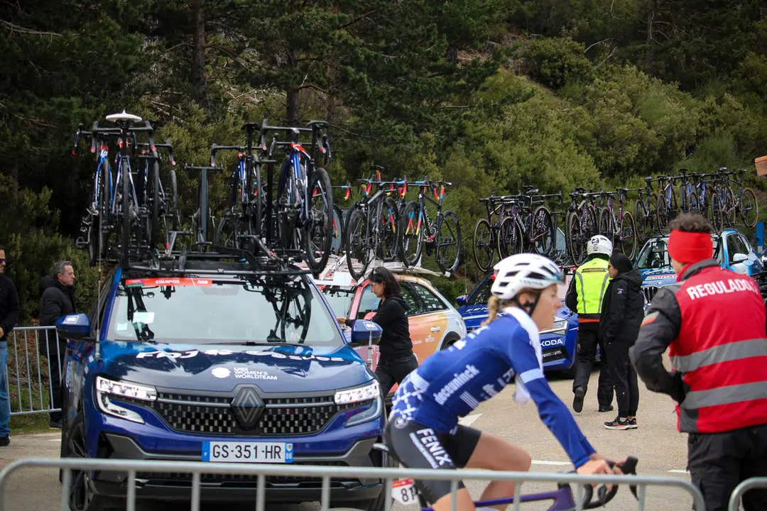 Vuelta Ciclista a Espa&ntilde;a femenina a 1 km de meta y podios-62