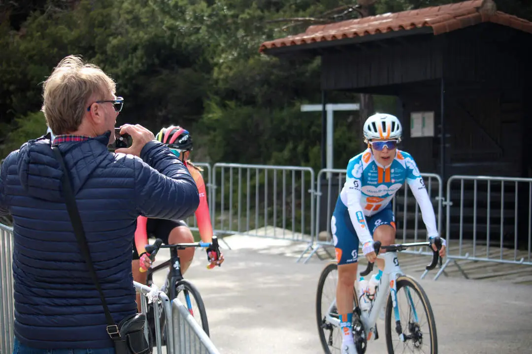 Vuelta Ciclista a Espa&ntilde;a femenina a 1 km de meta y podios-65
