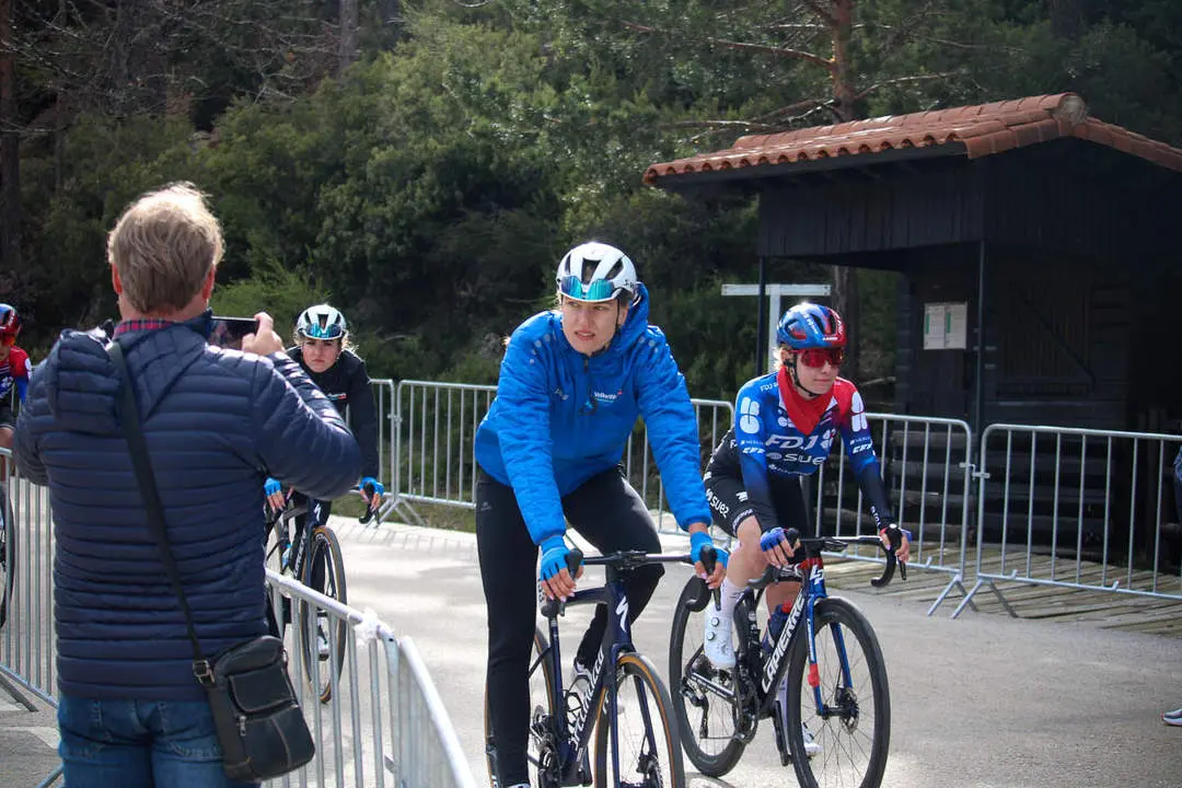 Vuelta Ciclista a Espa&ntilde;a femenina a 1 km de meta y podios-66