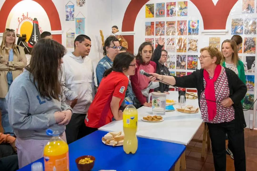 Visita del Santa Isabel a la Cuadrilla de San Esteban11