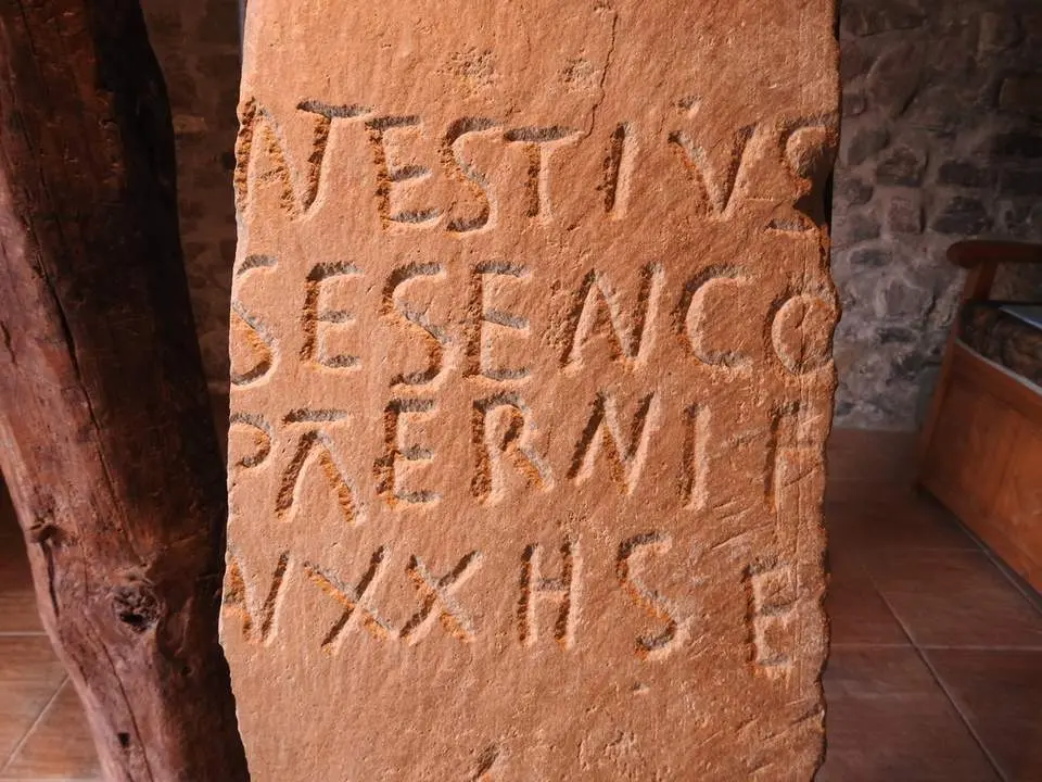 Estelas funerarias romanas con protoeuskera en Tierras Altas  (1)
