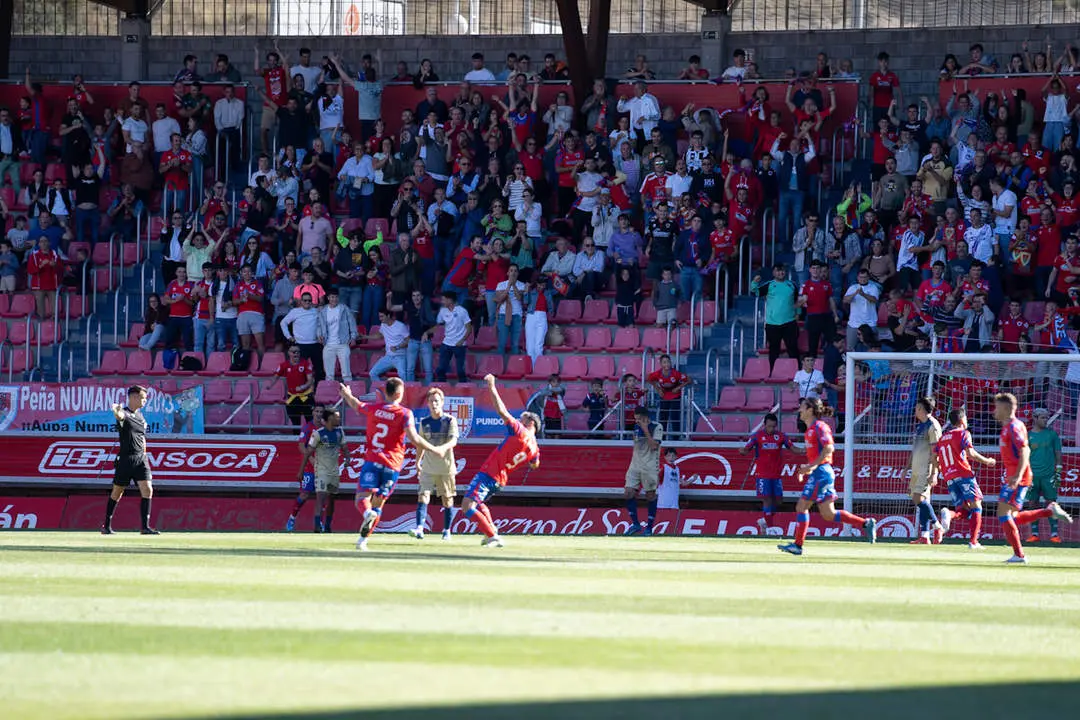 Numancia vs Pontevedra-44