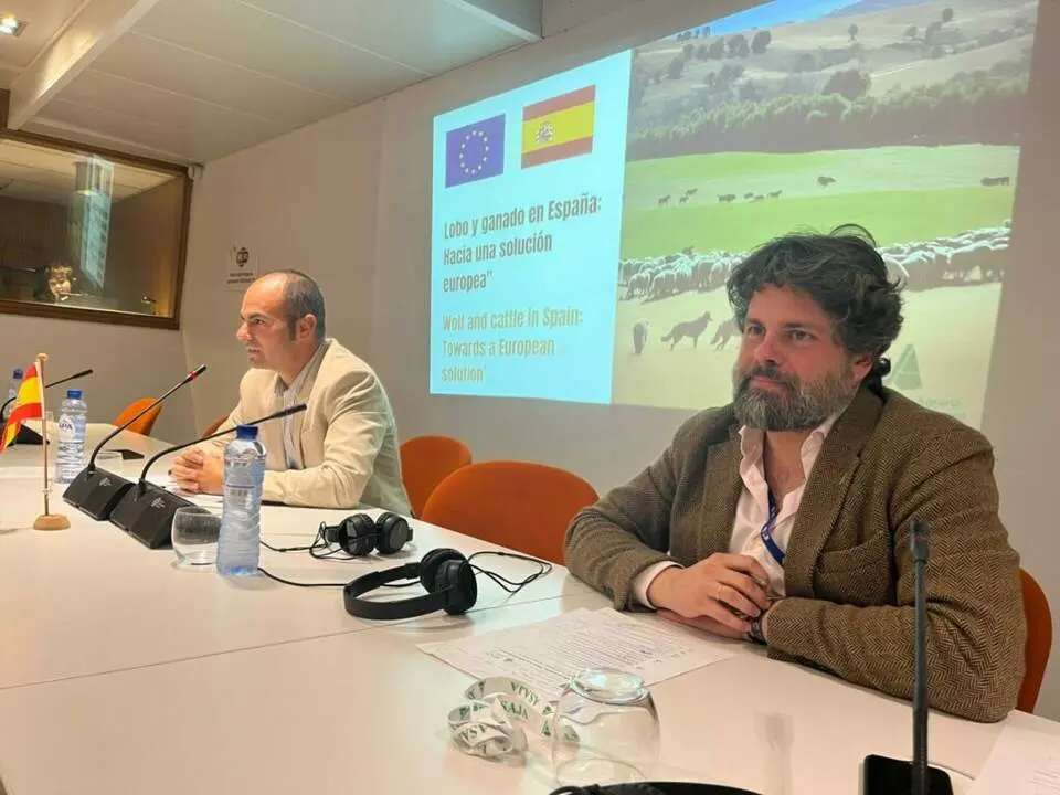 El director de la oficina permanente de ASAJA en Bruselas, Jos&eacute; Mar&iacute;a Castilla, (a la derecha), junto al gerente de ASAJA Segovia, Pablo Rinc&oacute;n