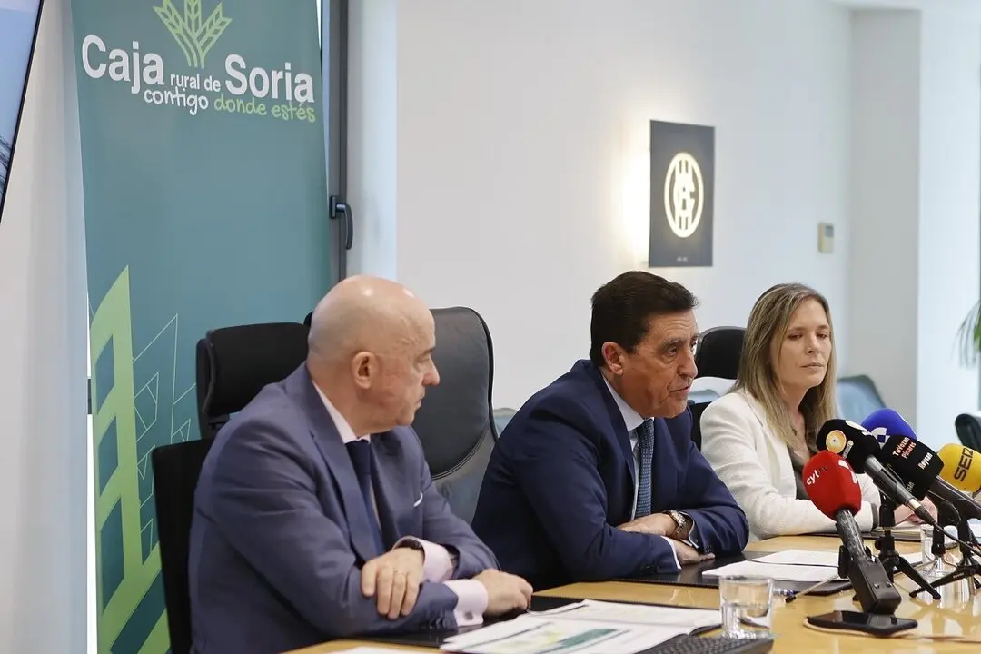 De izquierda a derecha: Domingo Barca, Carlos Mart&iacute;nez y Mar&iacute;a del Carmen Gil