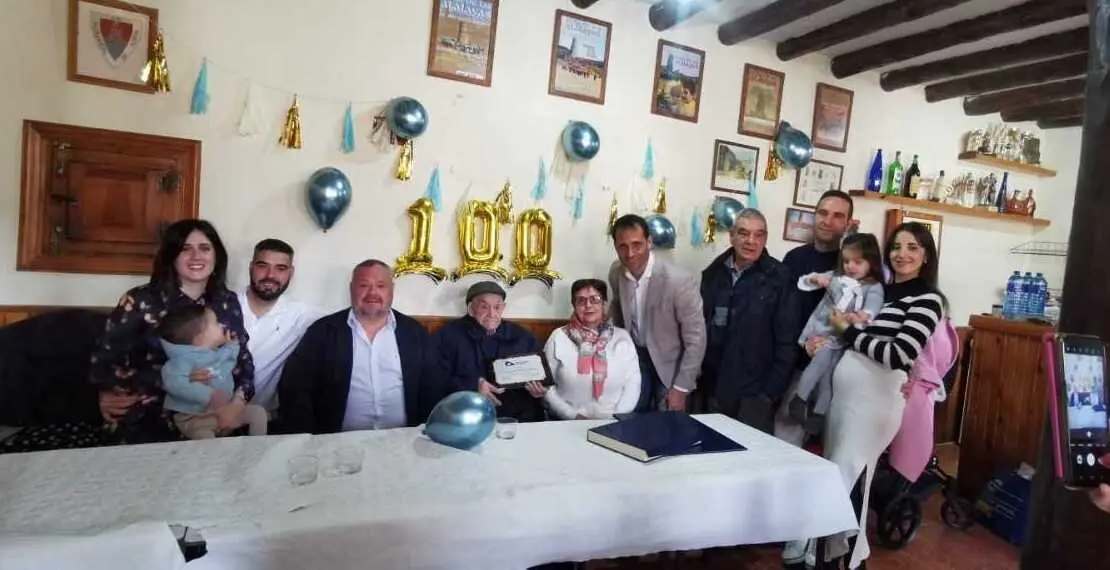 Centenario en Rello