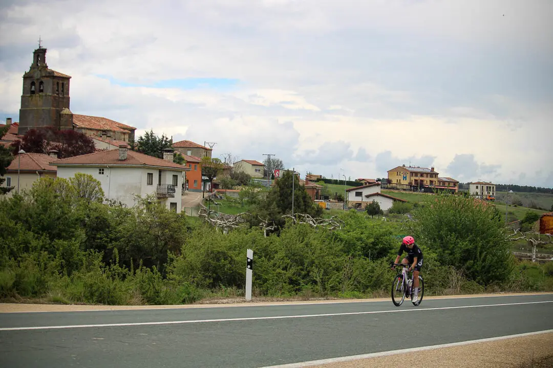 Paso de la Vuelta Ciclista Femenina por Abejar-4
